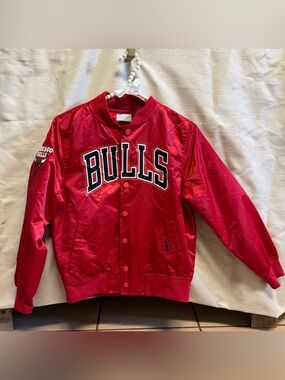 Pro Standard Chicago Bulls Satin Varsity Jacket Youth Medium 10/12 Red